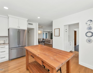 103 W Palmcroft Drive - Photo Thumbnail 9