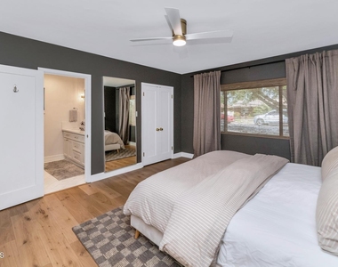 103 W Palmcroft Drive - Photo Thumbnail 13
