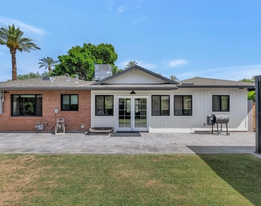 103 W Palmcroft Drive - Photo Thumbnail 23