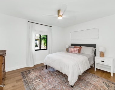 103 W Palmcroft Drive - Photo Thumbnail 18