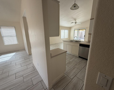 8563 W Mission Lane - Photo Thumbnail 15