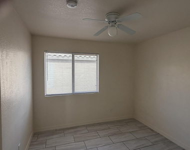 8563 W Mission Lane - Photo Thumbnail 23