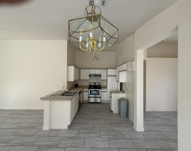 8563 W Mission Lane - Photo Thumbnail 6