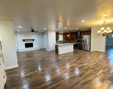 1011 W Northern Avenue - Photo Thumbnail 50
