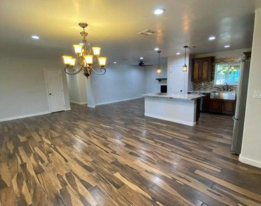 1011 W Northern Avenue - Photo Thumbnail 55