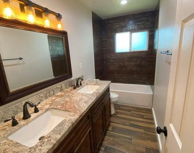 1011 W Northern Avenue - Photo Thumbnail 12