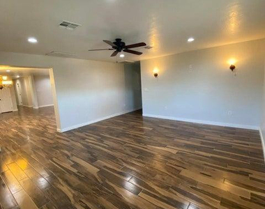 1011 W Northern Avenue - Photo Thumbnail 64