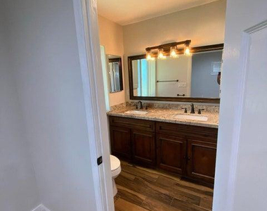 1011 W Northern Avenue - Photo Thumbnail 27