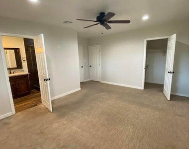 1011 W Northern Avenue - Photo Thumbnail 13