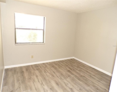 622 Bird Bay Drive S - Photo Thumbnail 9