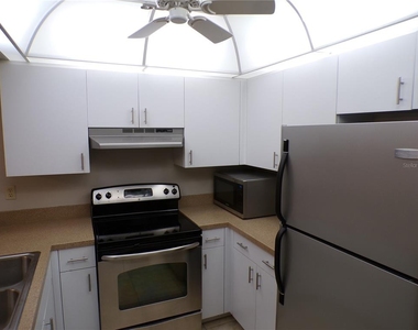 622 Bird Bay Drive S - Photo Thumbnail 3