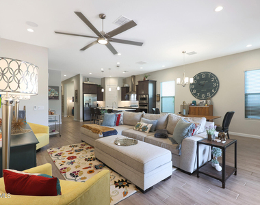 18233 N 66th Way - Photo Thumbnail 6
