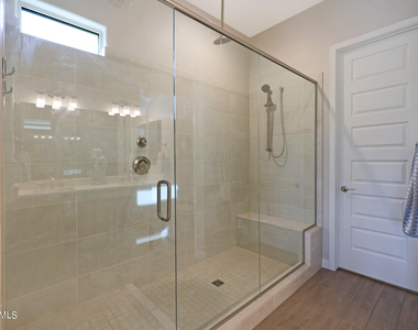 18233 N 66th Way - Photo Thumbnail 9