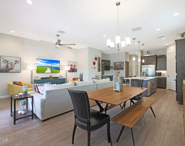 18233 N 66th Way - Photo Thumbnail 4