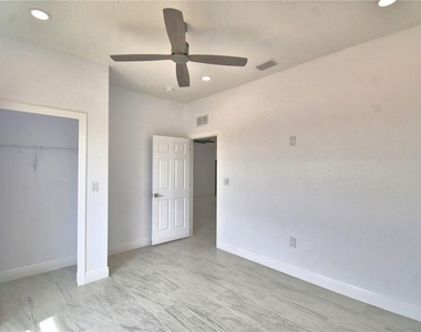 7951 Sarasota Drive - Photo Thumbnail 11