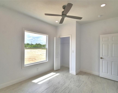7951 Sarasota Drive - Photo Thumbnail 12