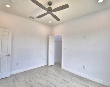 7951 Sarasota Drive - Photo Thumbnail 15