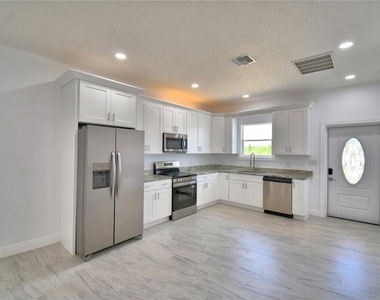 7951 Sarasota Drive - Photo Thumbnail 5
