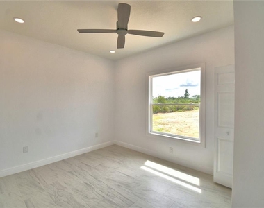 7951 Sarasota Drive - Photo Thumbnail 14