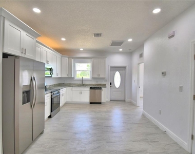 7951 Sarasota Drive - Photo Thumbnail 4