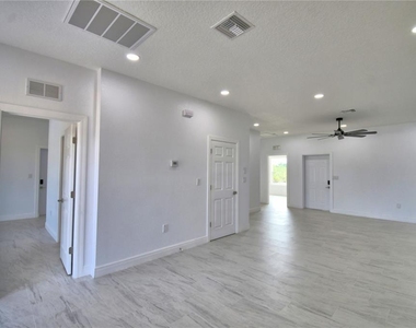 7951 Sarasota Drive - Photo Thumbnail 8