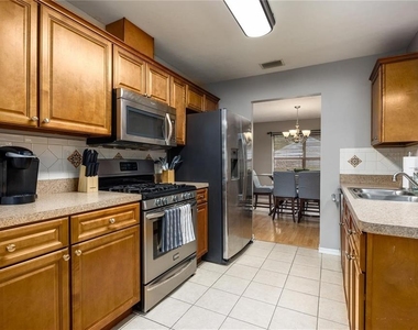 1608 Ne 45th Place - Photo Thumbnail 11