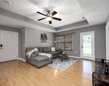 1608 Ne 45th Place - Photo Thumbnail 9