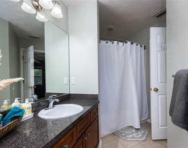 1608 Ne 45th Place - Photo Thumbnail 17