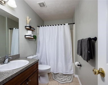 1608 Ne 45th Place - Photo Thumbnail 18