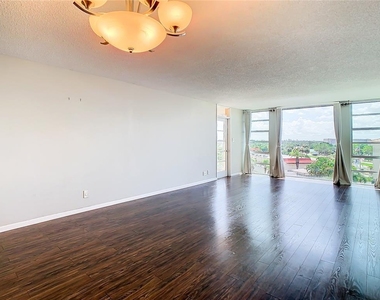 7400 Sun Island Drive - Photo Thumbnail 18