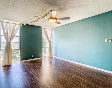 7400 Sun Island Drive - Photo Thumbnail 32
