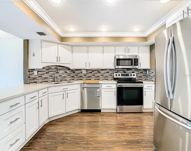 7400 Sun Island Drive - Photo Thumbnail 9