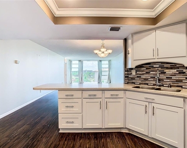 7400 Sun Island Drive - Photo Thumbnail 12