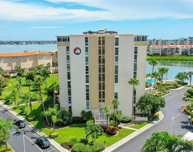 7400 Sun Island Drive - Photo Thumbnail 3