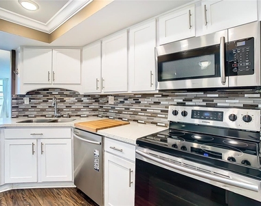 7400 Sun Island Drive - Photo Thumbnail 10