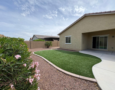 21248 W Palm Lane - Photo Thumbnail 12
