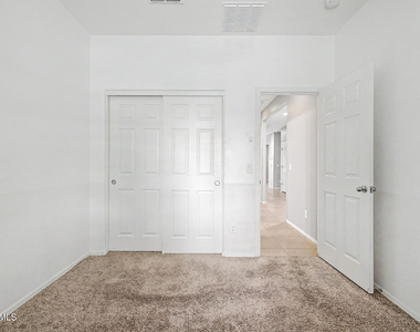 21248 W Palm Lane - Photo Thumbnail 19