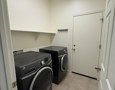 21248 W Palm Lane - Photo Thumbnail 11