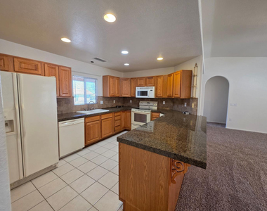 627 S Azure Drive - Photo Thumbnail 4