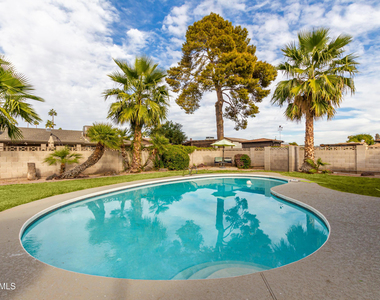 4428 W Laurie Lane - Photo Thumbnail 2