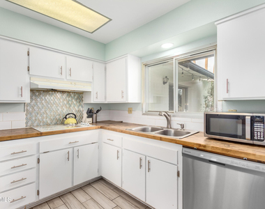 4428 W Laurie Lane - Photo Thumbnail 3