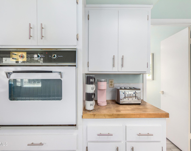 4428 W Laurie Lane - Photo Thumbnail 6