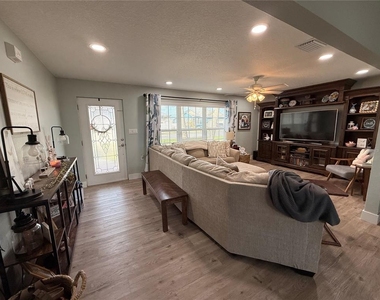 360 Palm Circle - Photo Thumbnail 2
