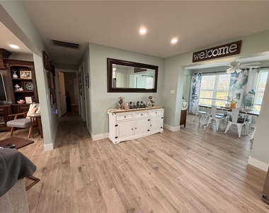 360 Palm Circle - Photo Thumbnail 1