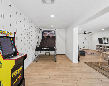 7616 E 3rd Street - Photo Thumbnail 15