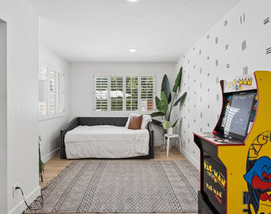 7616 E 3rd Street - Photo Thumbnail 14