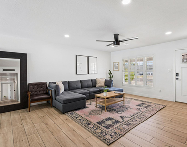 7616 E 3rd Street - Photo Thumbnail 4