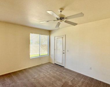 4925 E Desert Cove Avenue - Photo Thumbnail 12