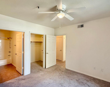 4925 E Desert Cove Avenue - Photo Thumbnail 6