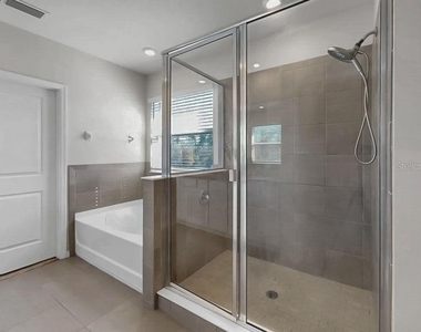 16454 Woodside Glen - Photo Thumbnail 32